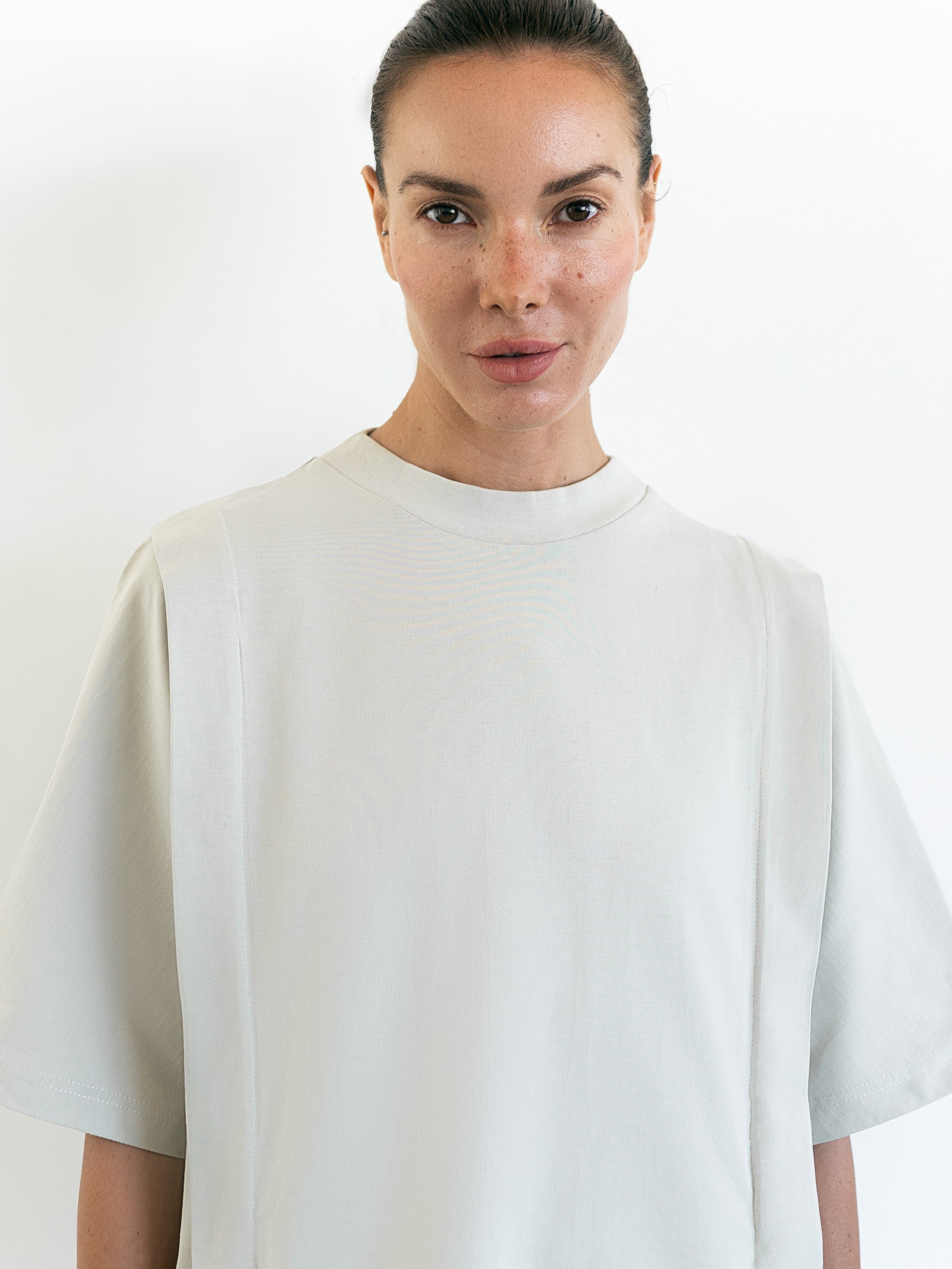 A perfect tee designed for nursing, without looking like it | amama.shop