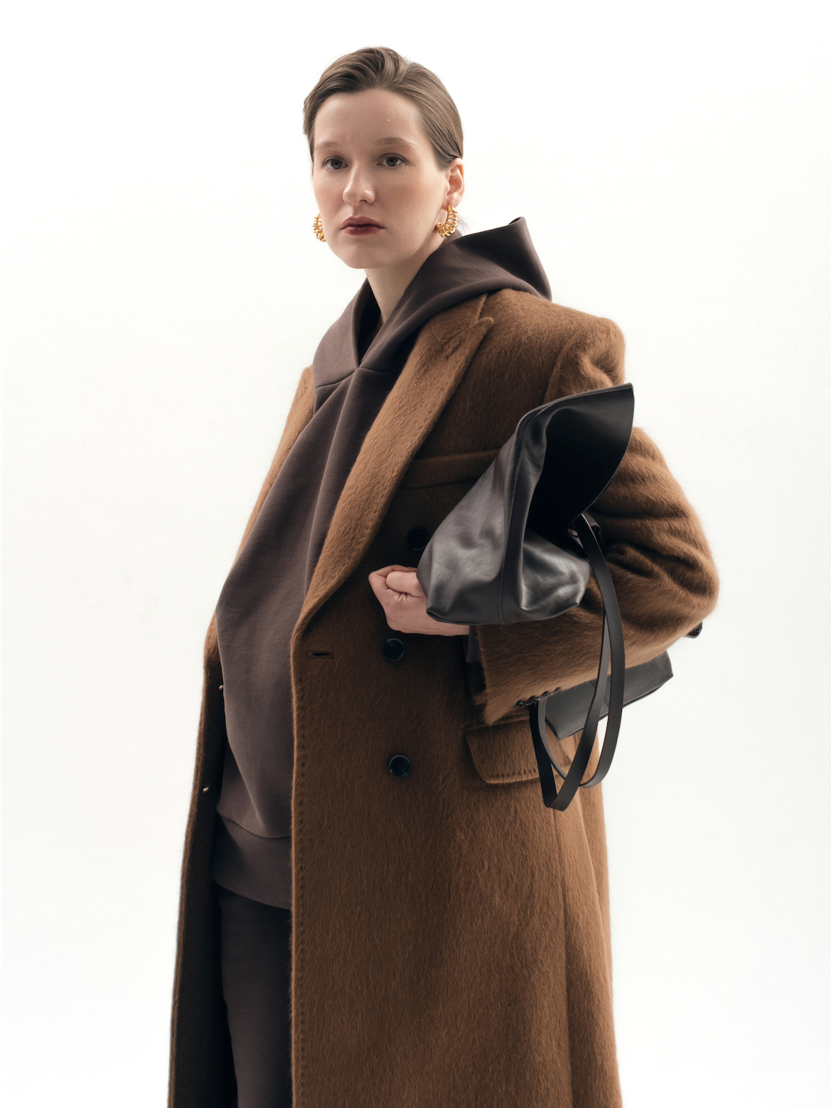 The Optimal Set in Sunset Shadow styled with a chic coat. Modern breastfeeding and maternity fashion shop online | amama.shop