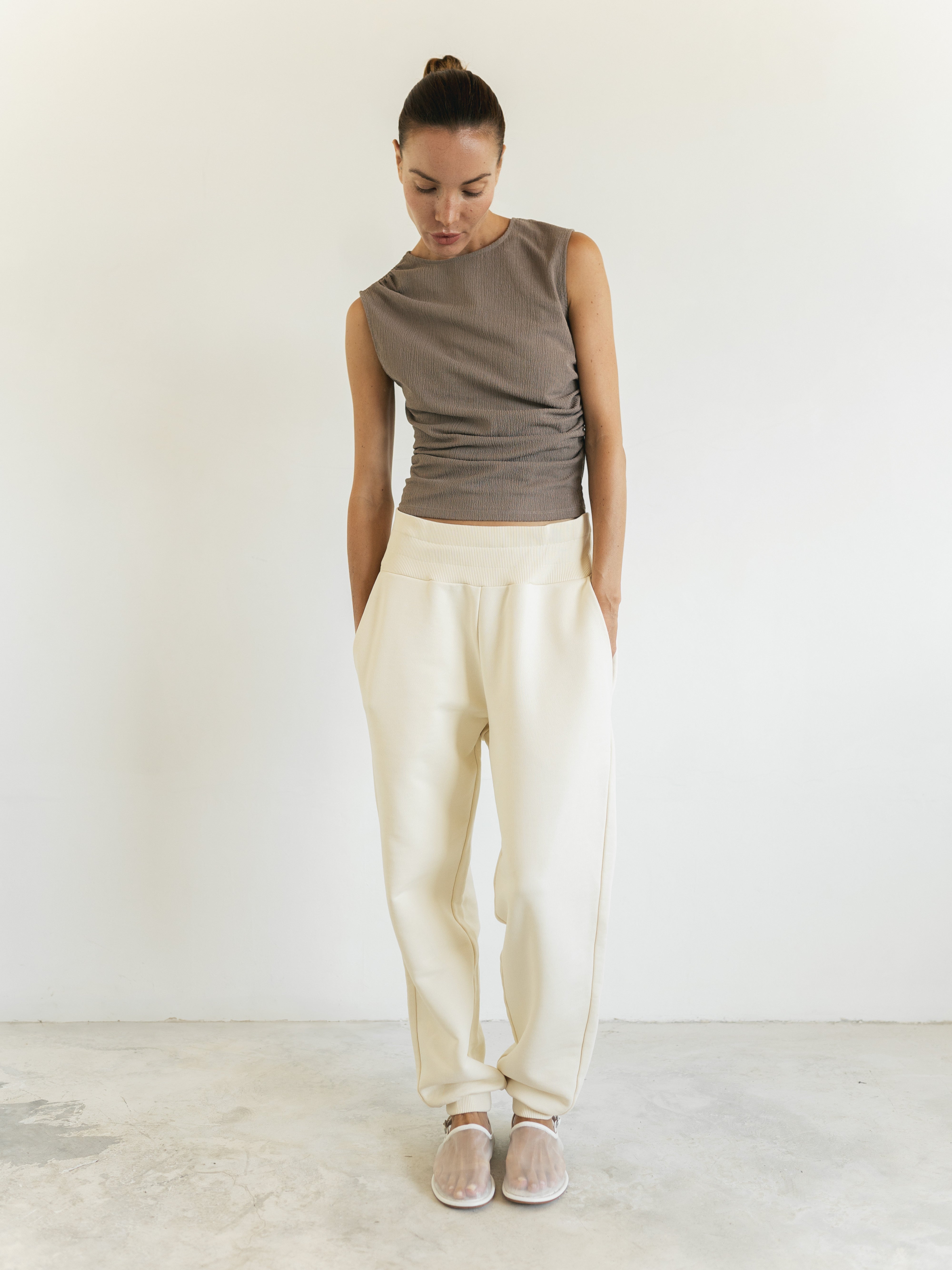 The Optimal Jogger in Sun Sparkle, designed for comfort during maternity and postpartum | shop online | amama.shop